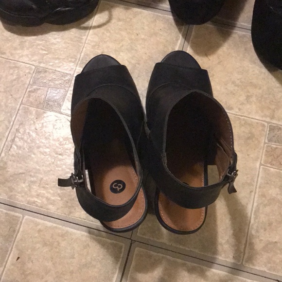 Shoes - Picture 2 of 4